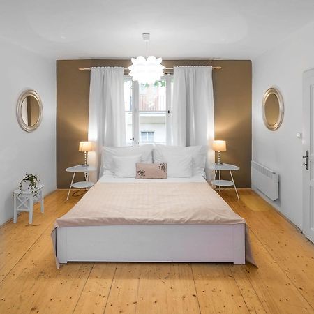 Abc Suites Praga Esterno foto